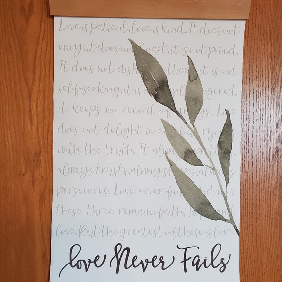Love Never Fails sign - Picture 1 of 1